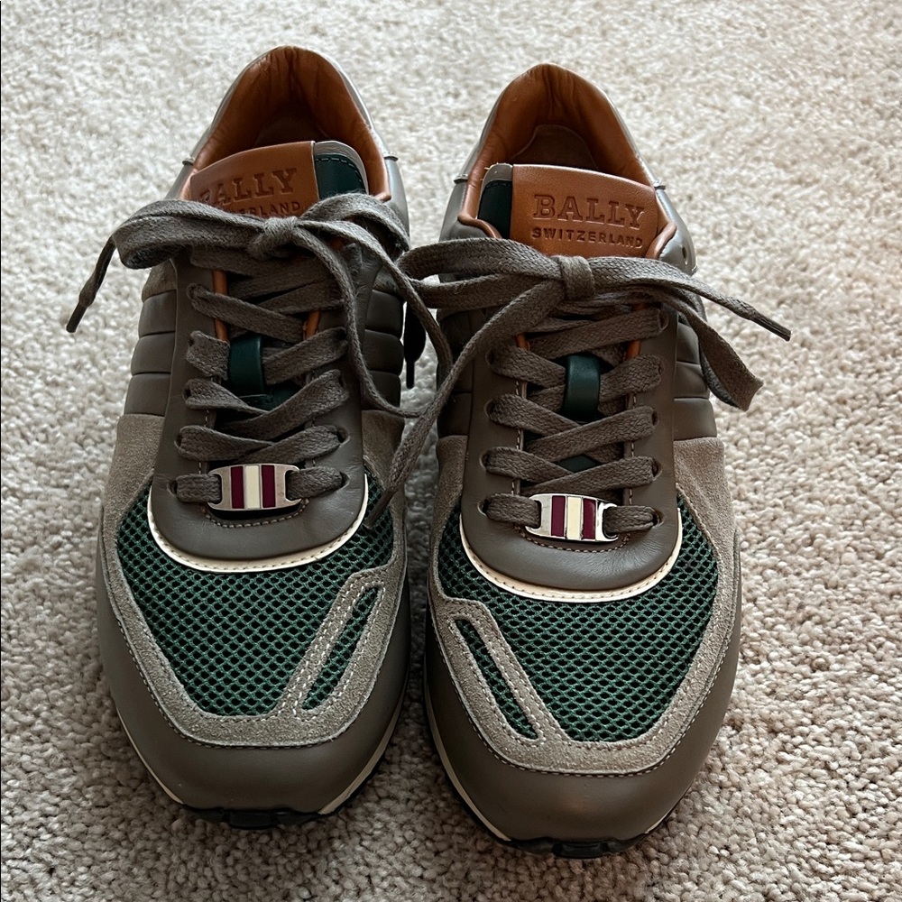 Bally Ascar 4EU/5US Sneakers in Gray and Forest Green with duster.
